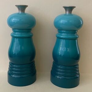 Le Creuset Ombre Caribbean Blue Salt and Pepper Mill Set